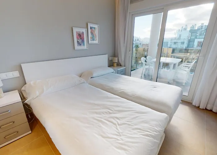 Jacinto By On Travel * Oliva